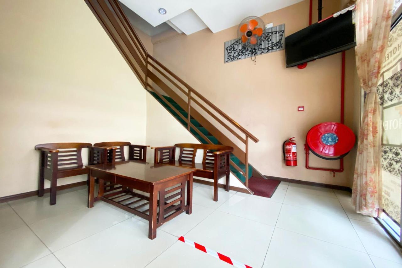 Oyo 90108 Hotel Kaya Кота-Кинабалу Экстерьер фото