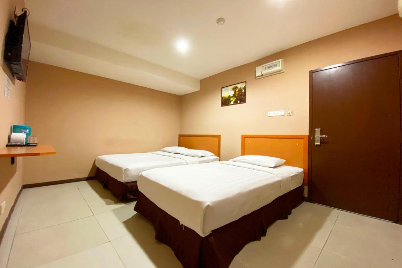 Oyo 90108 Hotel Kaya Кота-Кинабалу Экстерьер фото