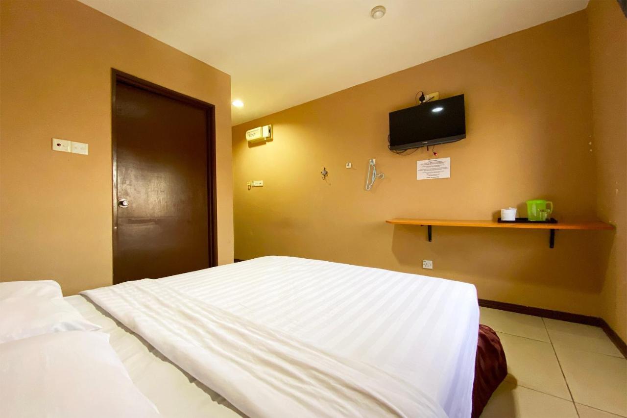 Oyo 90108 Hotel Kaya Кота-Кинабалу Экстерьер фото