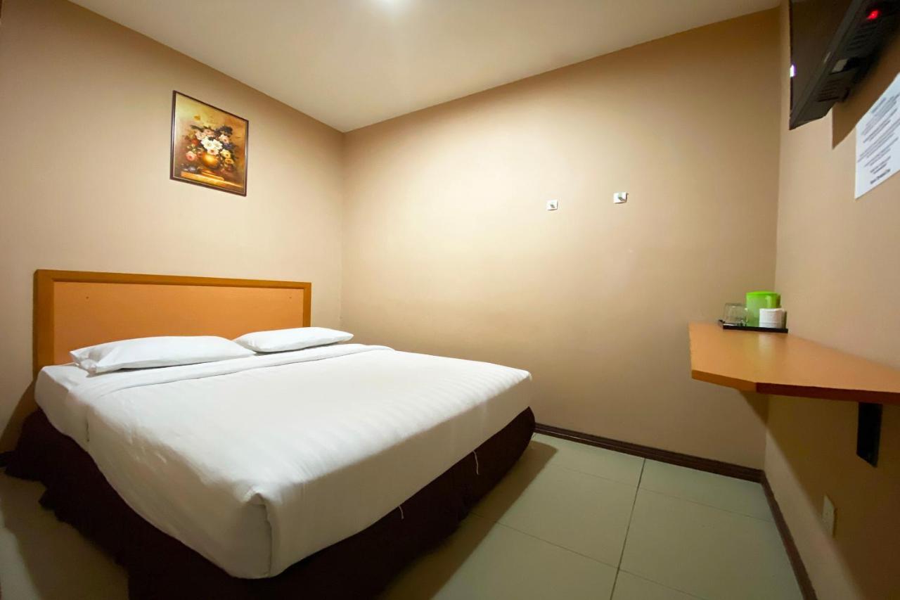 Oyo 90108 Hotel Kaya Кота-Кинабалу Экстерьер фото