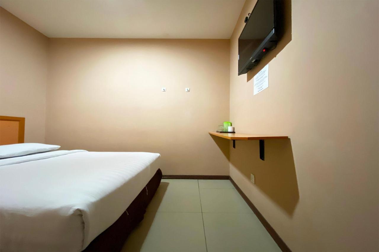 Oyo 90108 Hotel Kaya Кота-Кинабалу Экстерьер фото