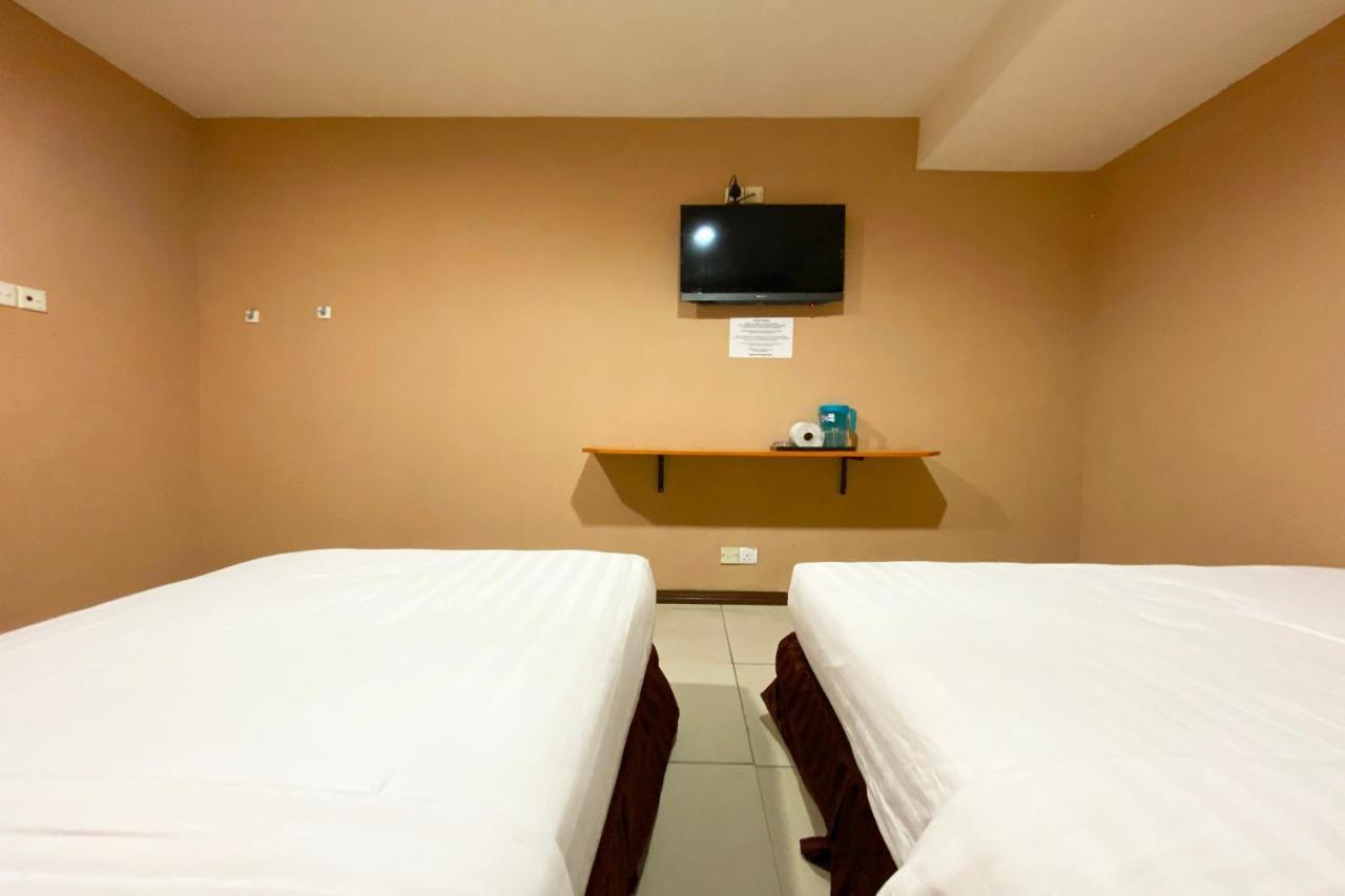Oyo 90108 Hotel Kaya Кота-Кинабалу Экстерьер фото