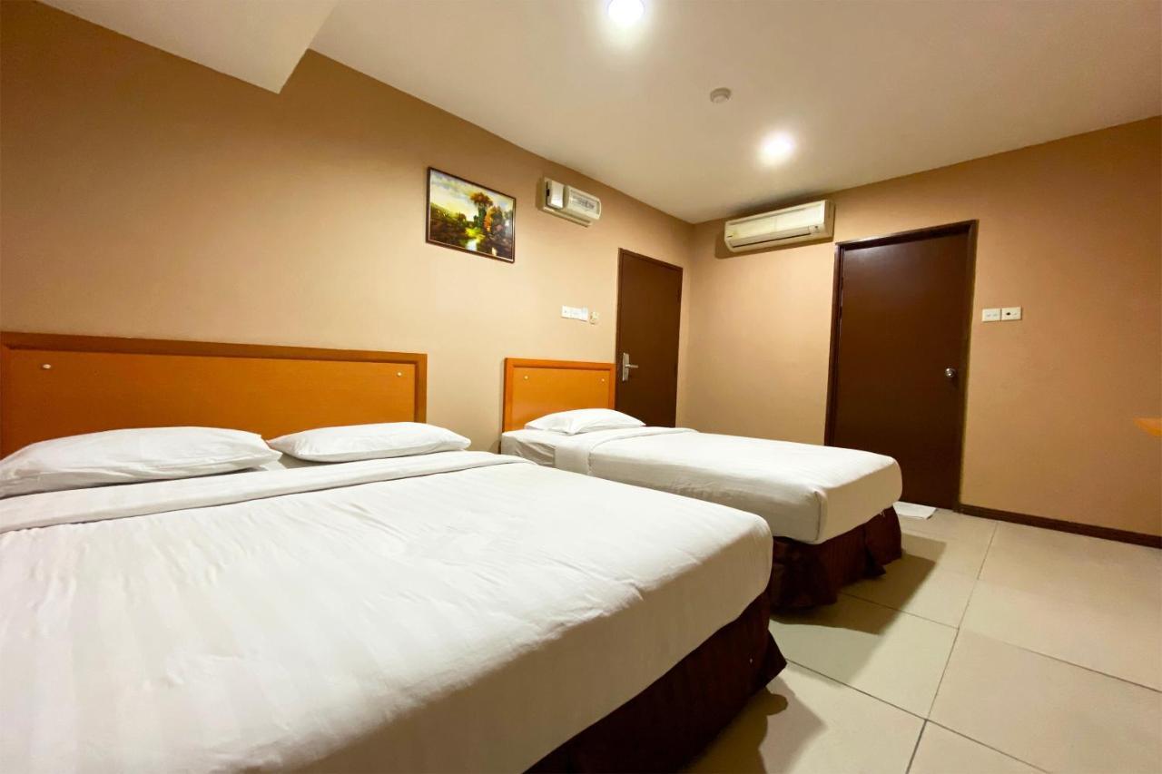 Oyo 90108 Hotel Kaya Кота-Кинабалу Экстерьер фото