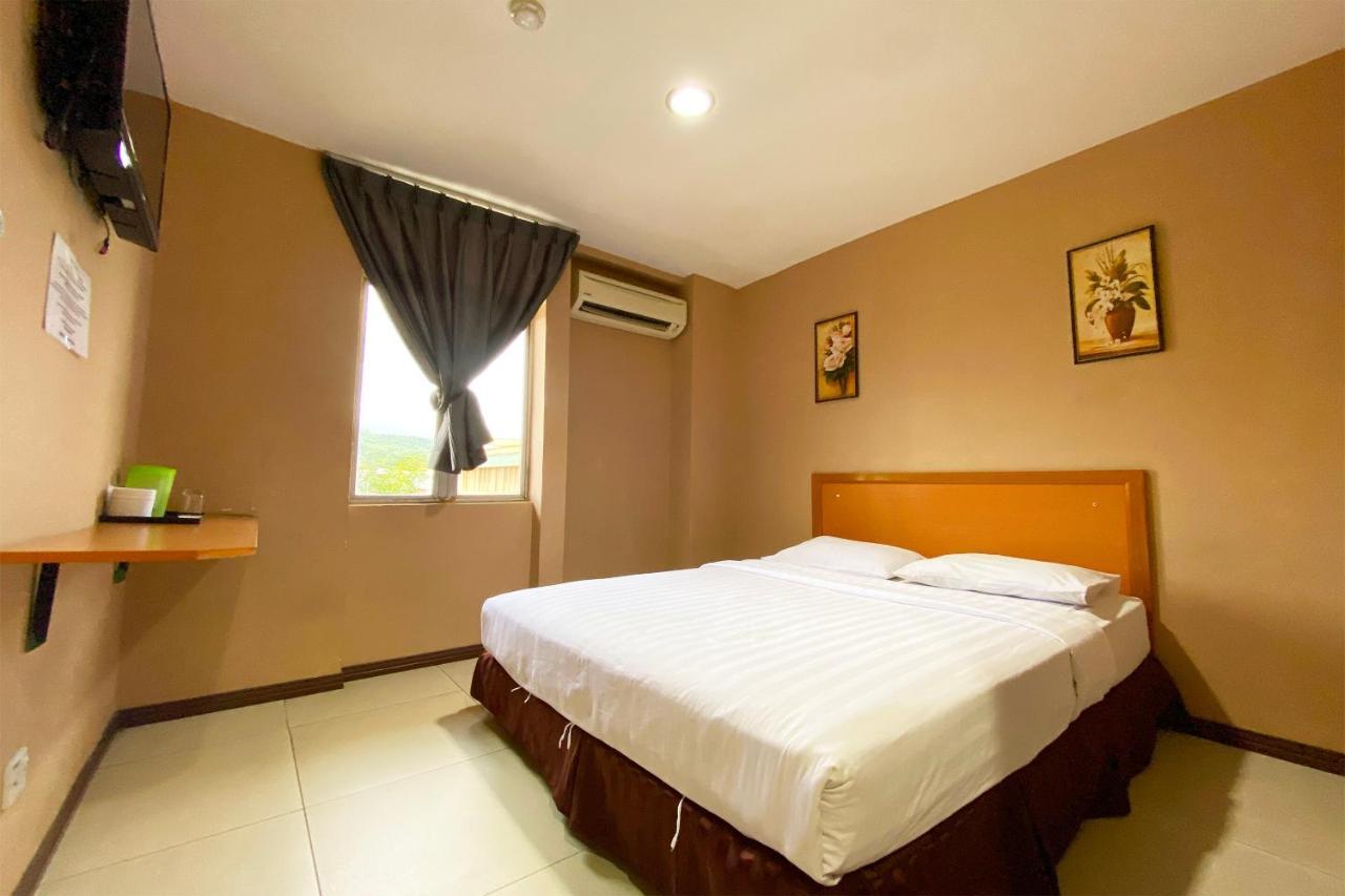 Oyo 90108 Hotel Kaya Кота-Кинабалу Экстерьер фото