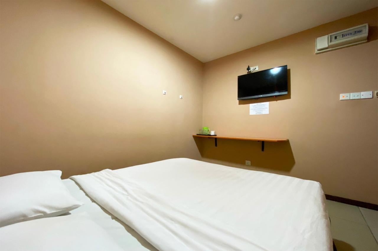Oyo 90108 Hotel Kaya Кота-Кинабалу Экстерьер фото
