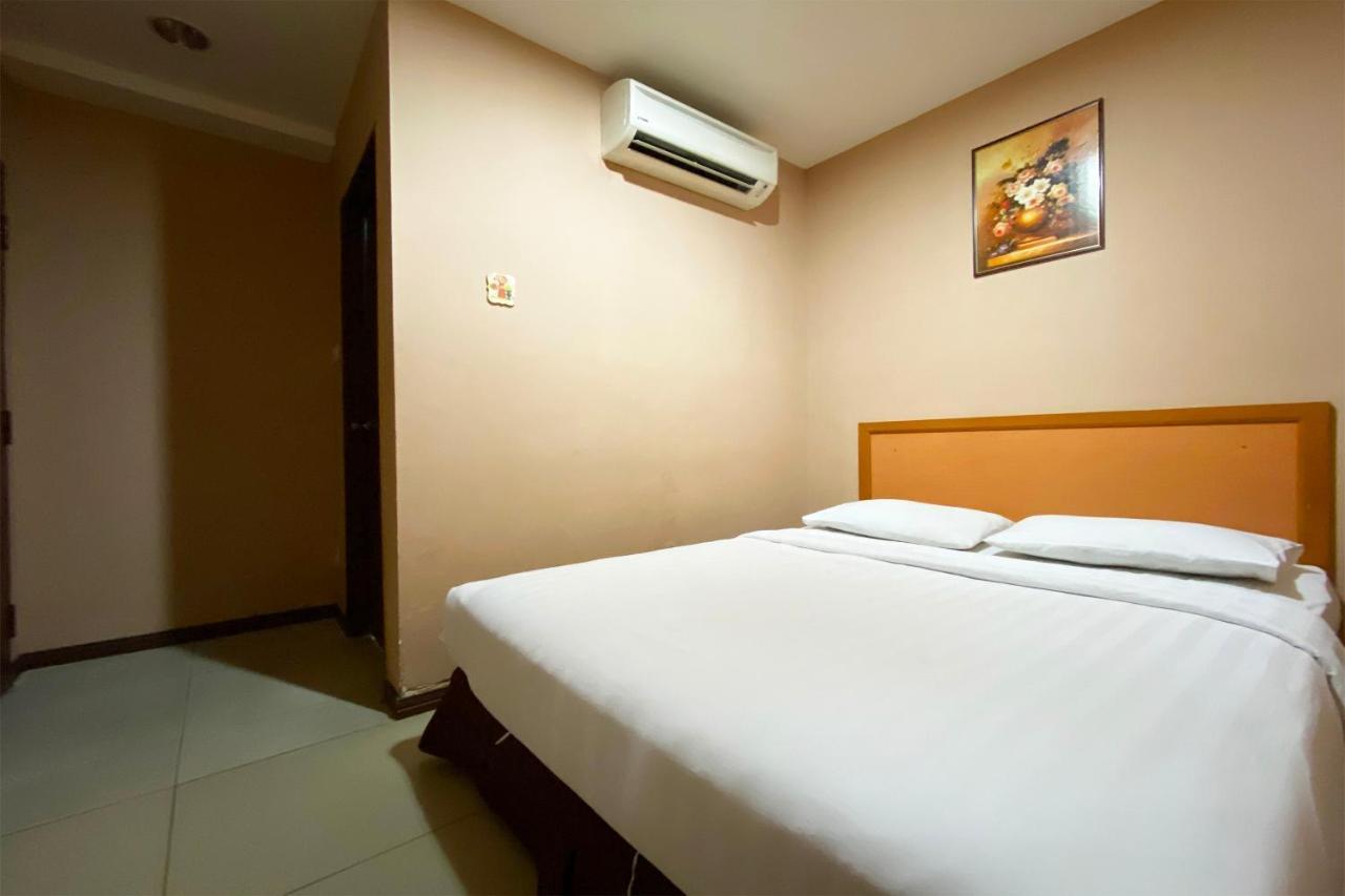 Oyo 90108 Hotel Kaya Кота-Кинабалу Экстерьер фото