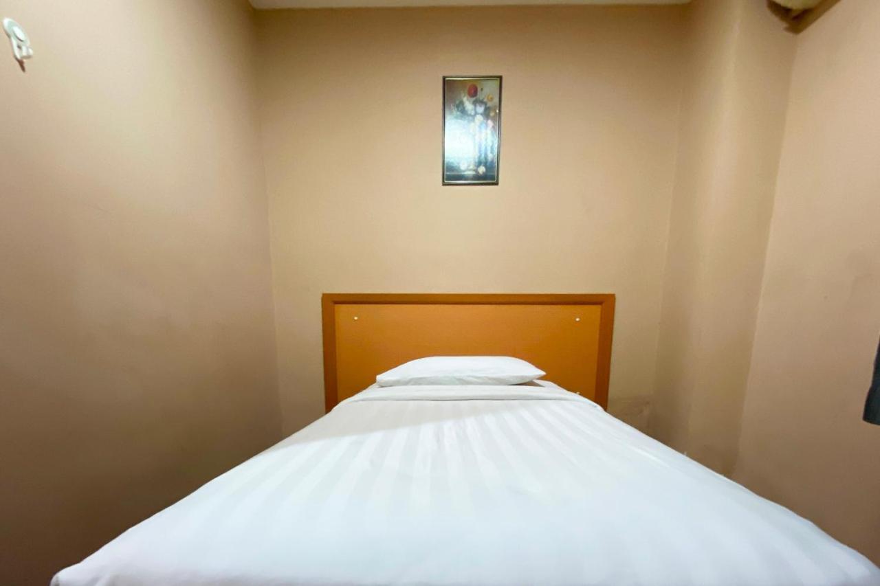 Oyo 90108 Hotel Kaya Кота-Кинабалу Экстерьер фото
