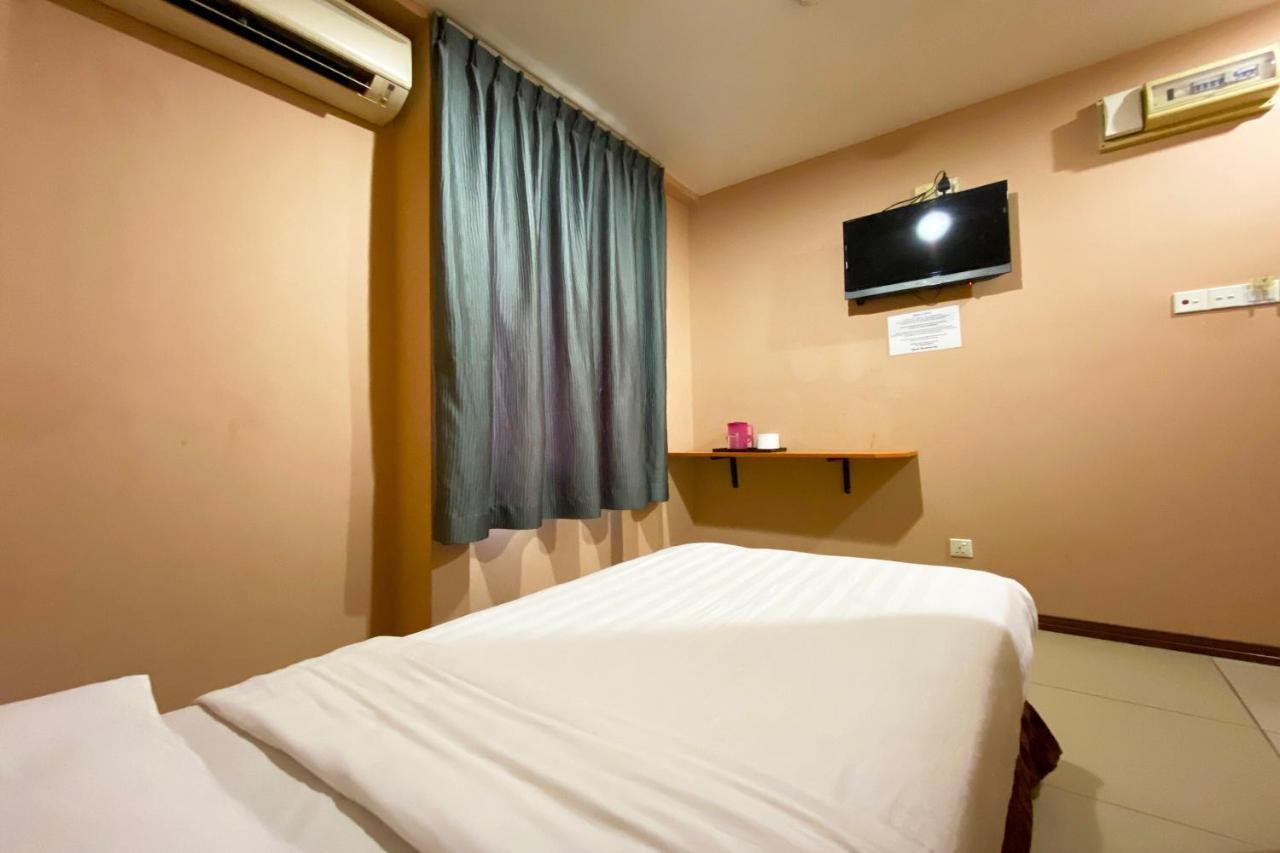 Oyo 90108 Hotel Kaya Кота-Кинабалу Экстерьер фото
