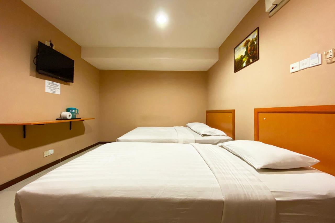 Oyo 90108 Hotel Kaya Кота-Кинабалу Экстерьер фото