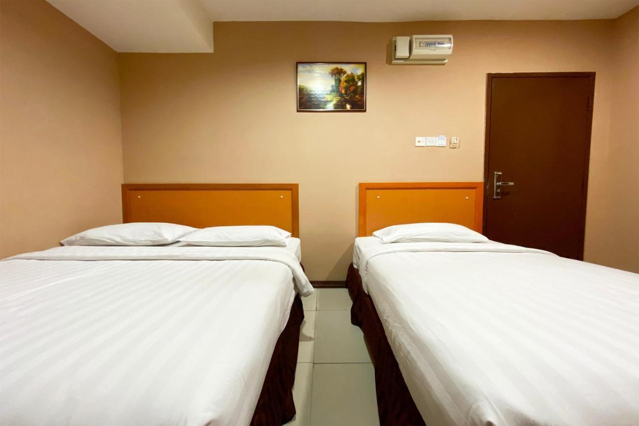 Oyo 90108 Hotel Kaya Кота-Кинабалу Экстерьер фото