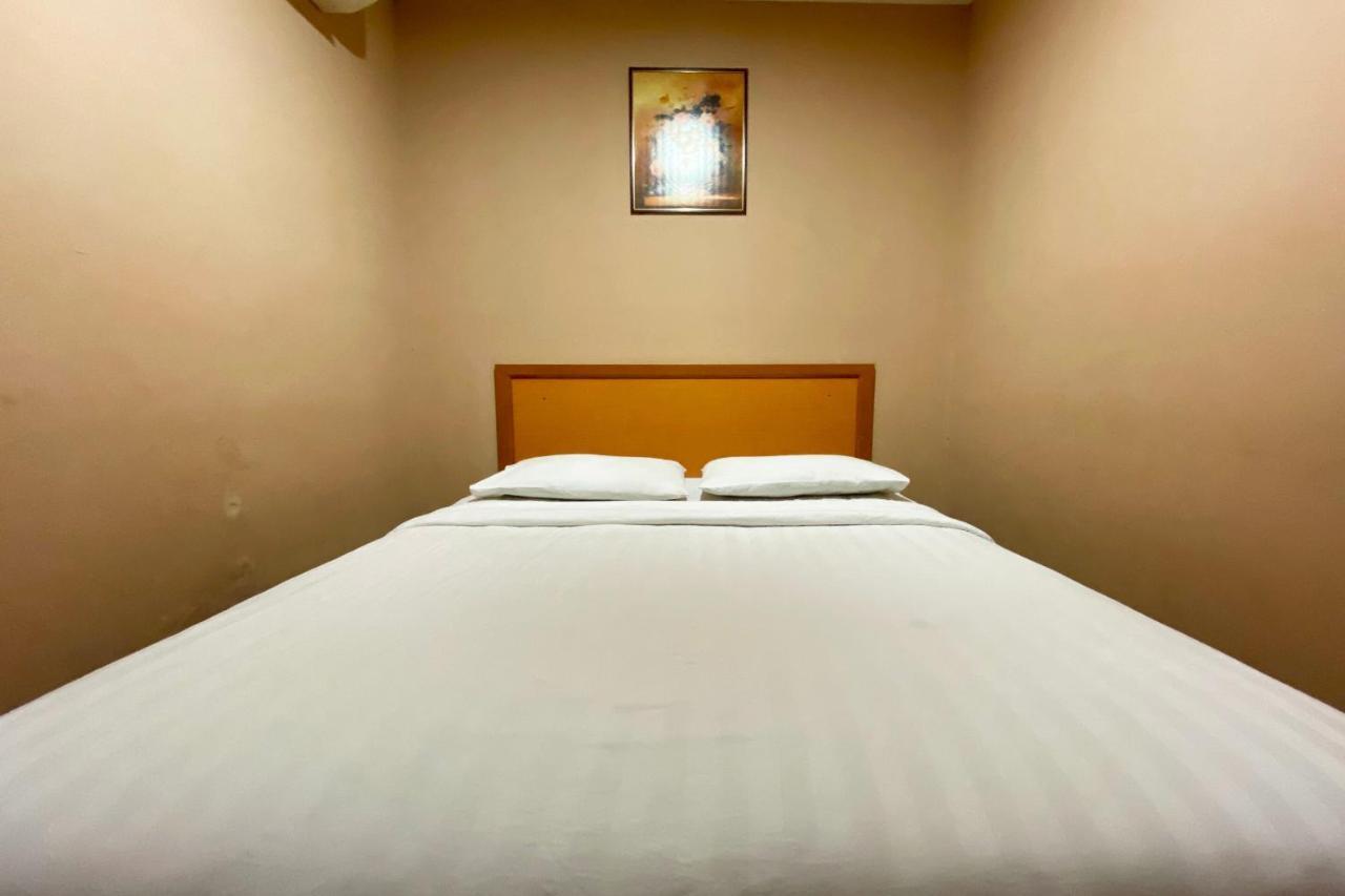 Oyo 90108 Hotel Kaya Кота-Кинабалу Экстерьер фото