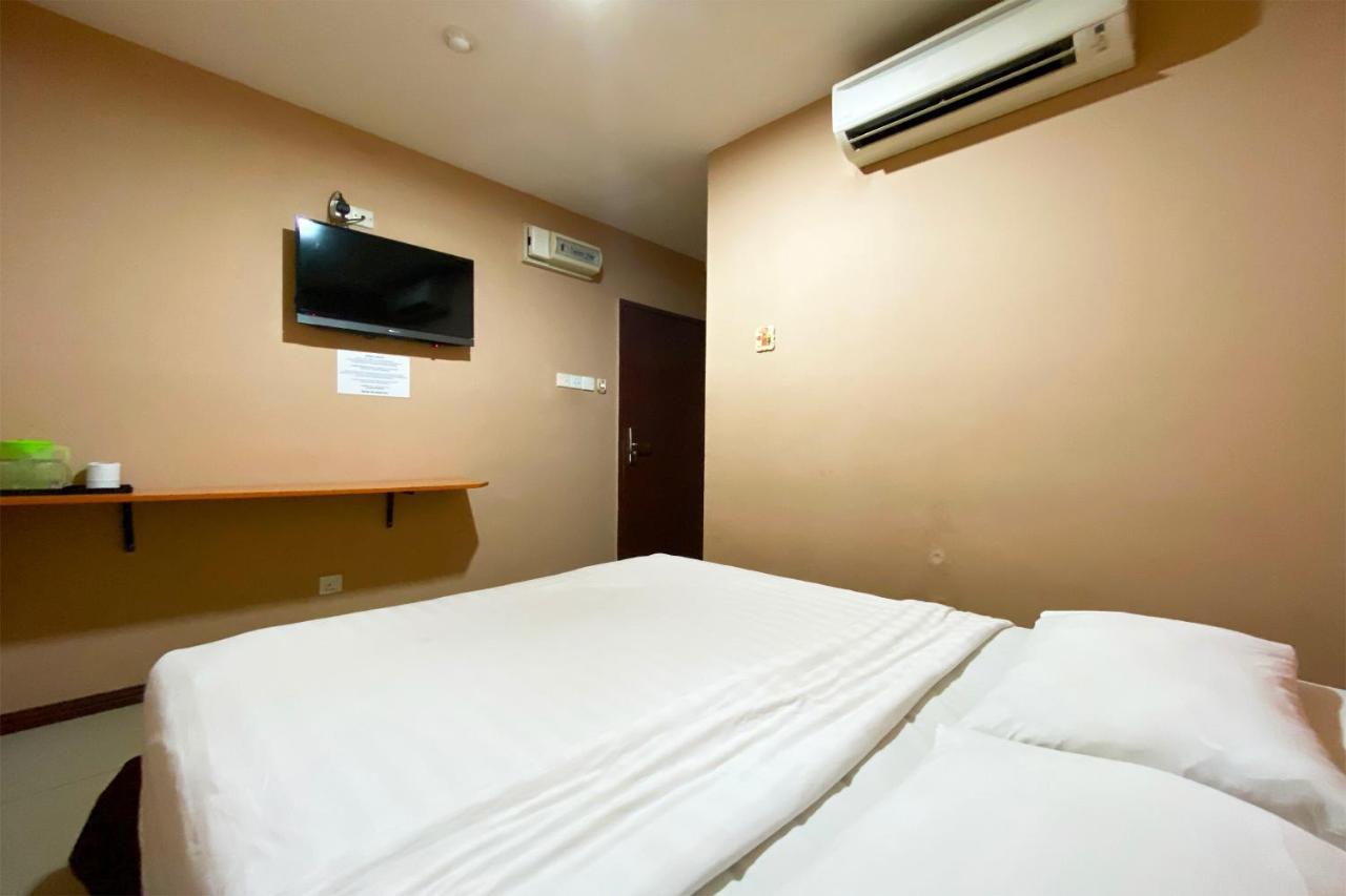 Oyo 90108 Hotel Kaya Кота-Кинабалу Экстерьер фото